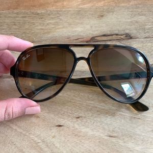 Cats 5000 classic. Like new!